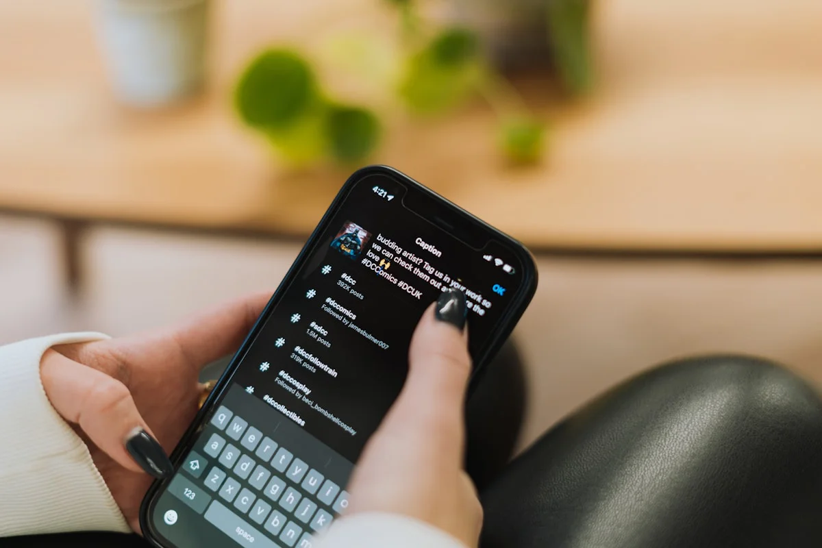 Infographic showing alarming screen time statistics